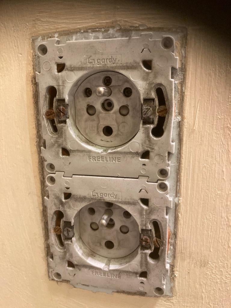 gezocht gardy  inbouw stopkontakten en schakelaars, Doe-het-zelf en Bouw, Ophalen of Verzenden, Gebruikt