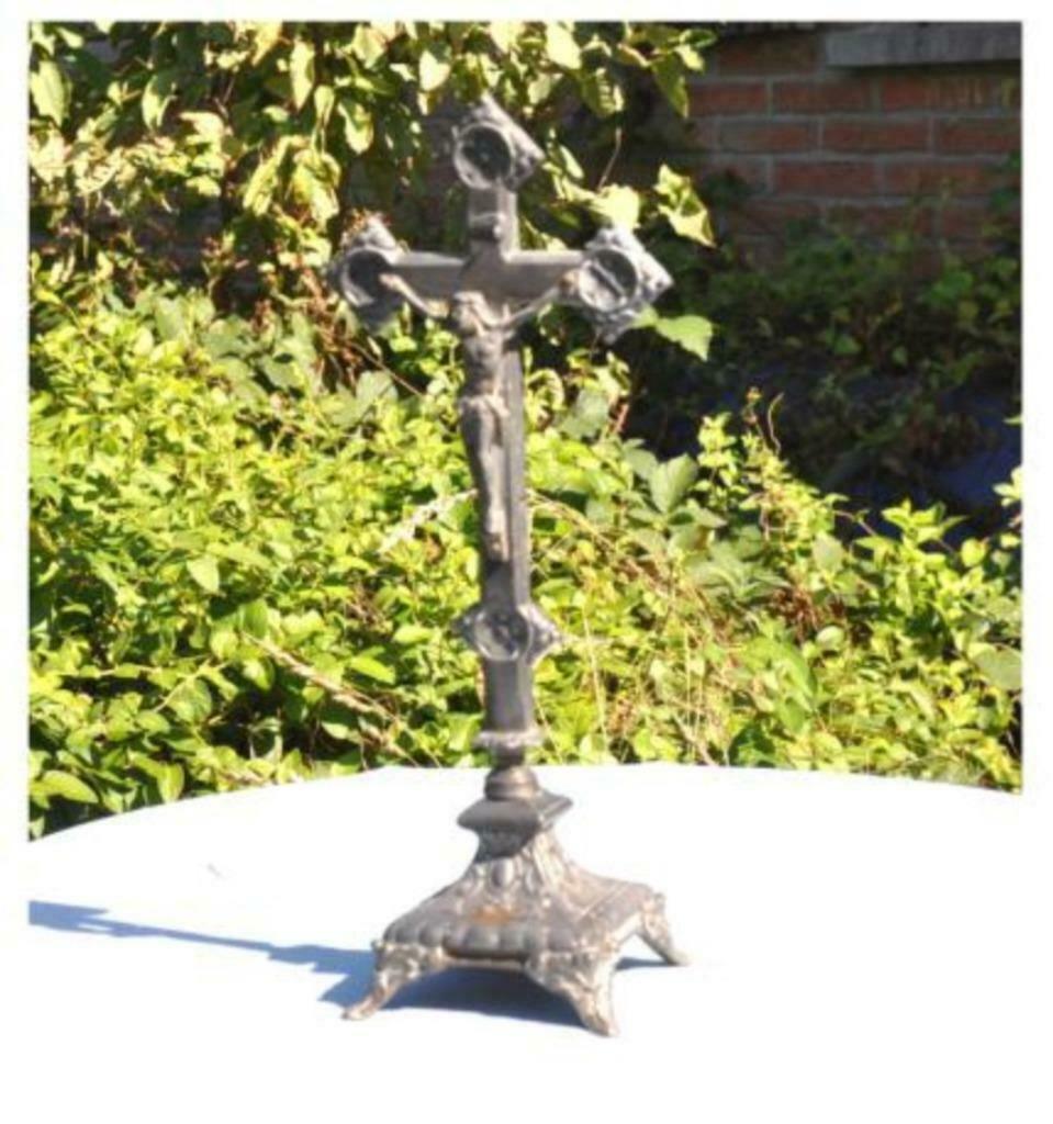 § crucifix en regule, Enlèvement ou Envoi
