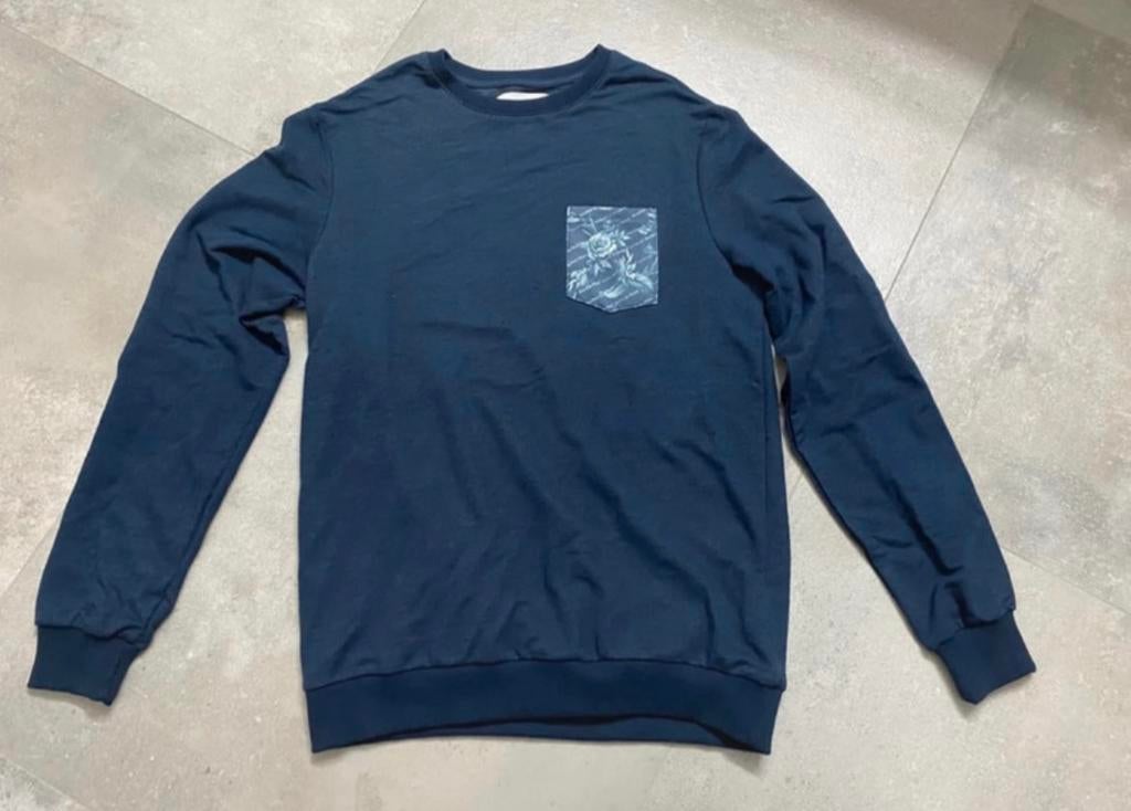 Nouveau pull bleu avec pochette à fleurs, Neuf, Enlèvement ou Envoi, Pier One, Bleu