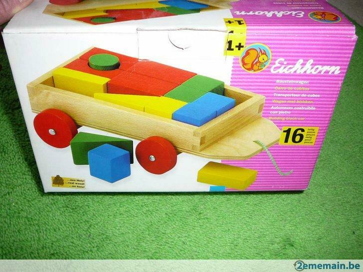 Cubes en bois dans petit chariot (à partir d’1 an), Utilisé