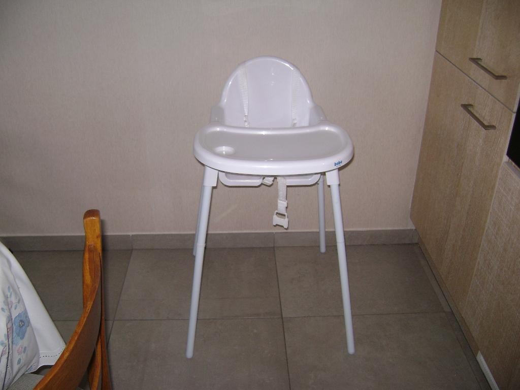 Kinderstoeltje . Baby stoeltje 3+1, Ophalen of Verzenden, Zo goed als nieuw, Meegroeistoel, Gordel(s)