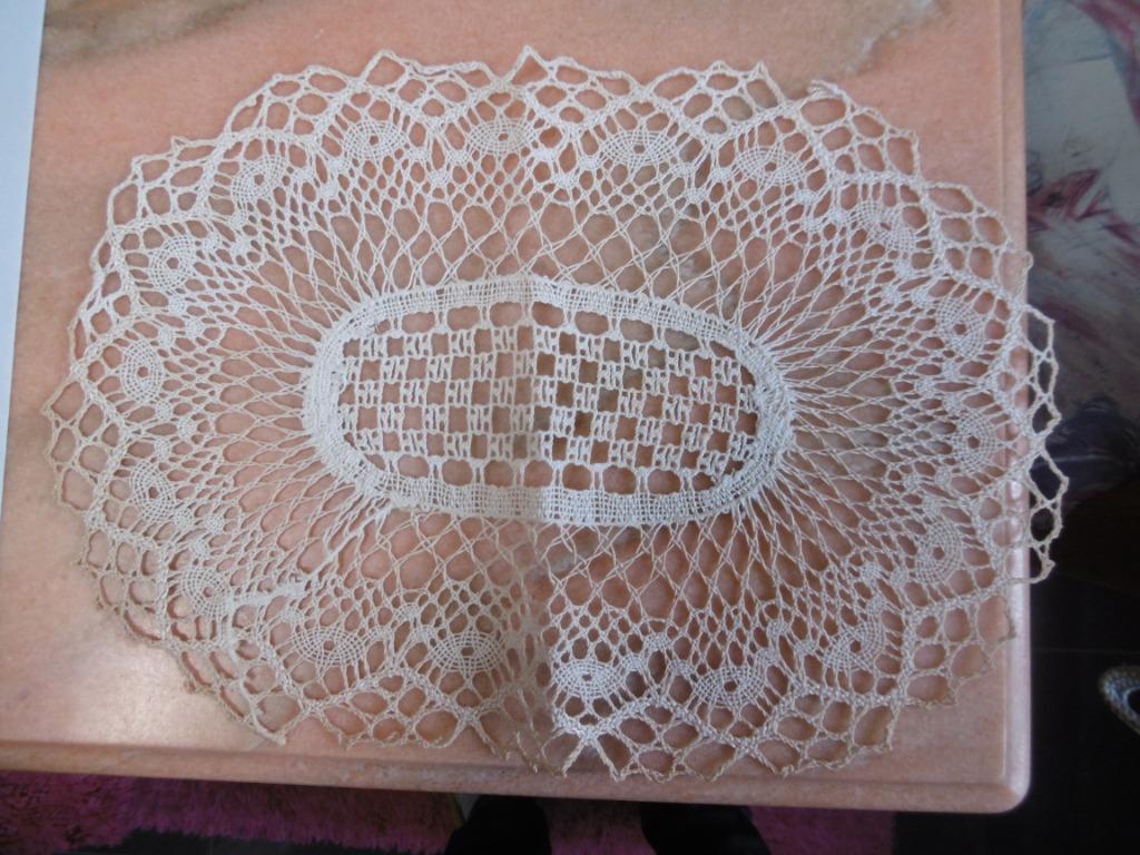 napperon ancien en dentelle blanc/écru, ovale, Enlèvement ou Envoi