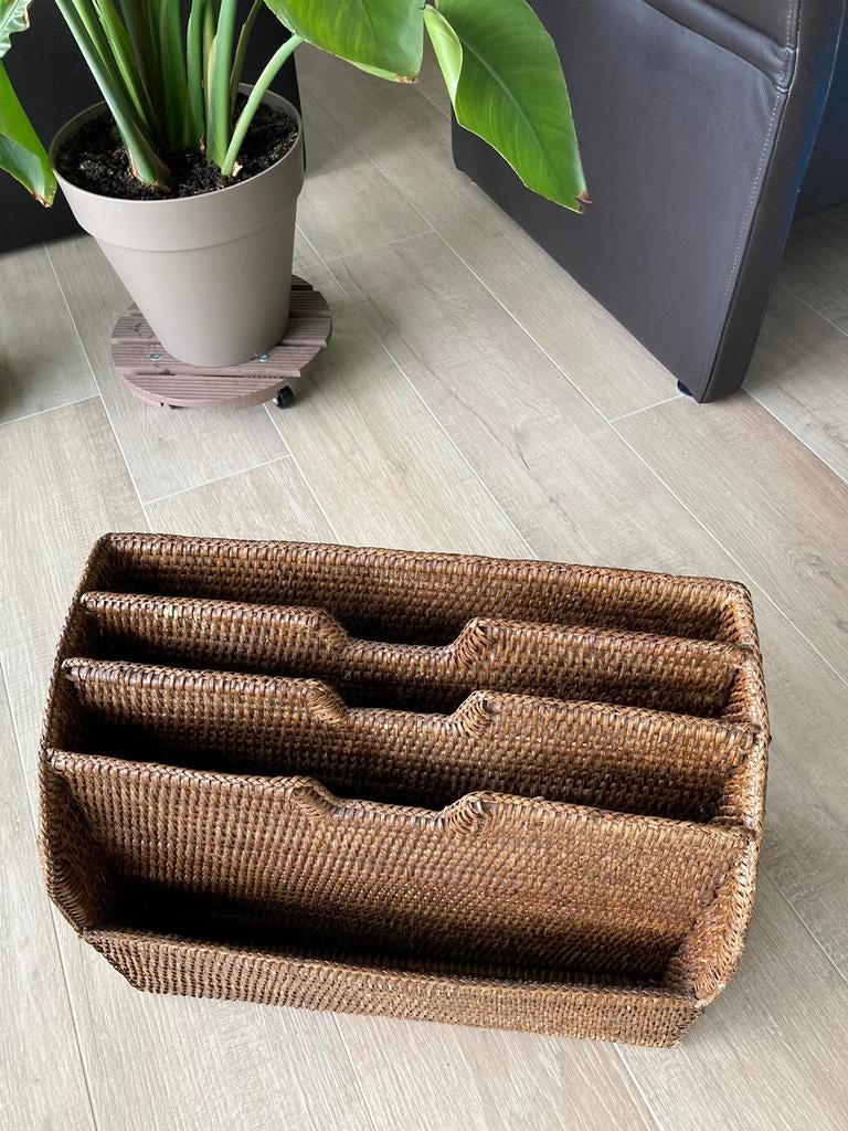 Rieten dagbladen sorteerder, houder, Huis en Inrichting, Ophalen, Zo goed als nieuw