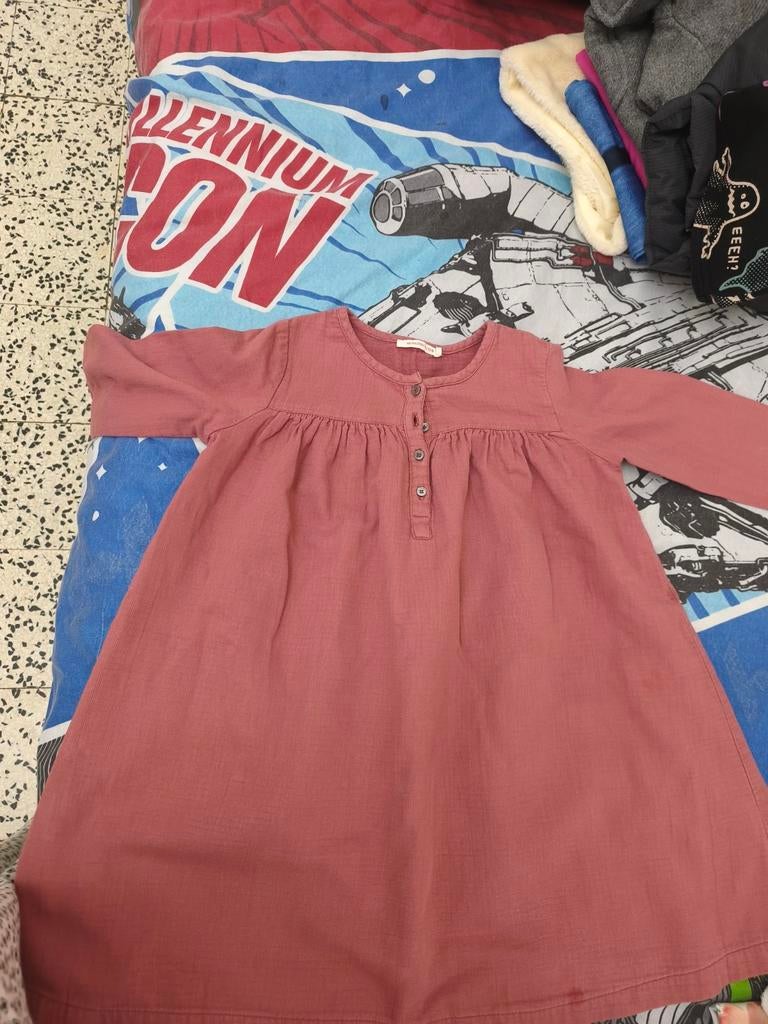 Ik verkoop kleding voor meisjes, Meisje