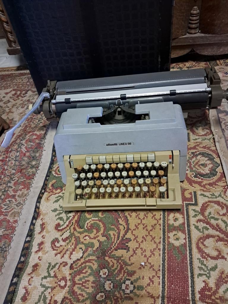 2 antieke typemachines en naaimachine, Enlèvement