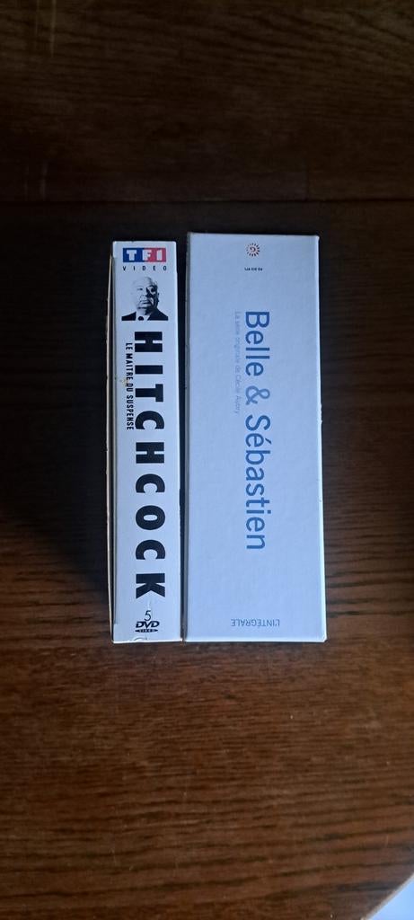 Coffret dvd hitchcock et Belle et Sébastien, CD & DVD, Enlèvement ou Envoi