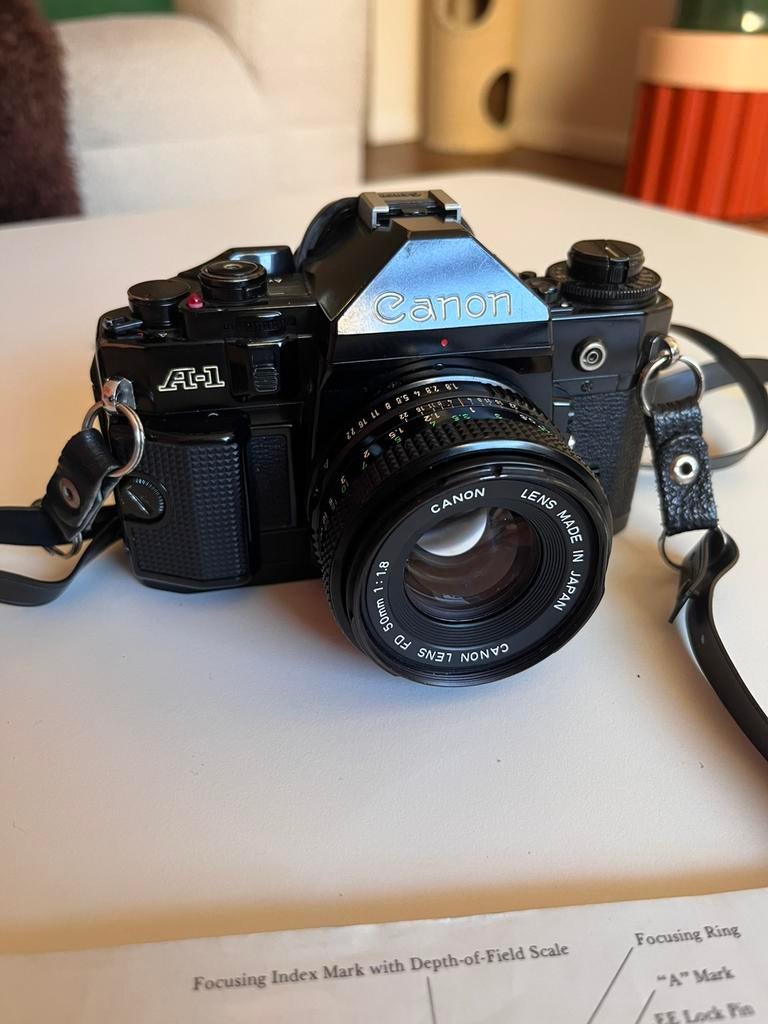 Canon A1, 50mm lens, met flash en tas, Ophalen, Zo goed als nieuw, Spiegelreflex, Canon