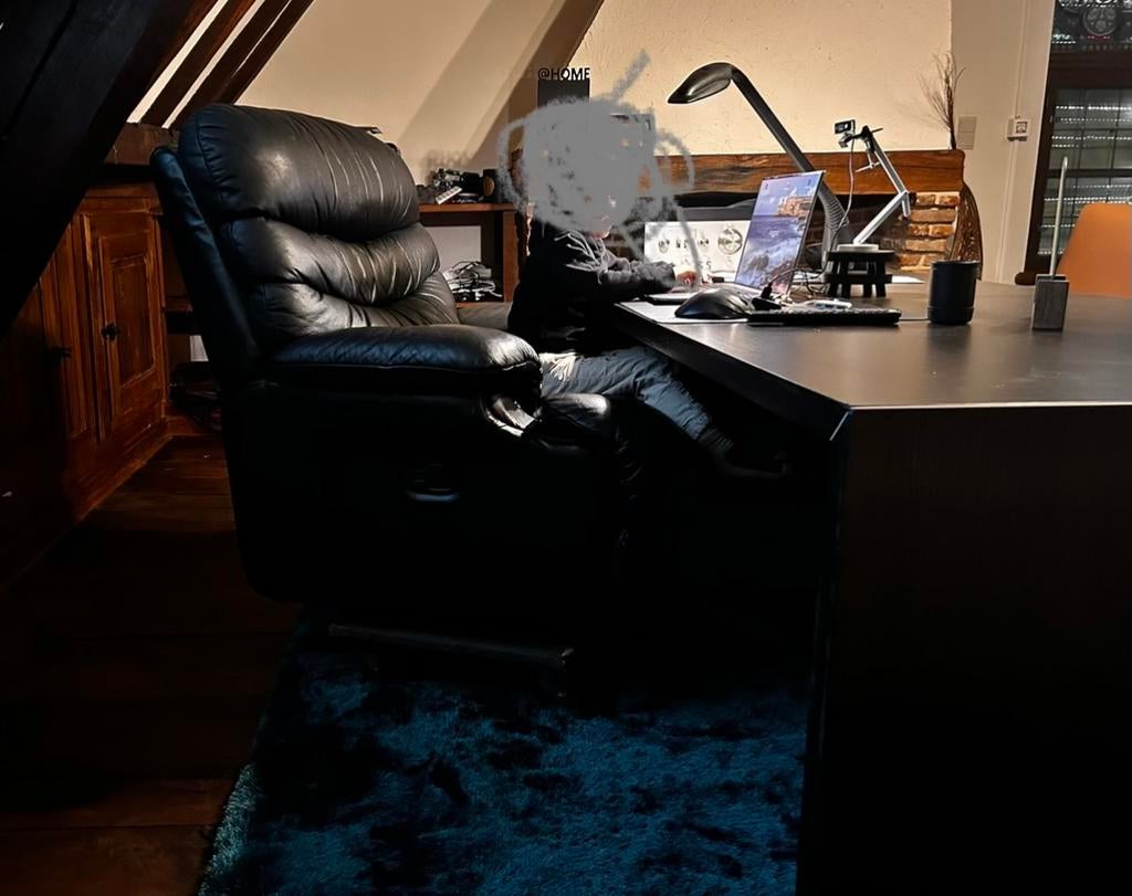 Luxury office leather armchair plus large wooden desk, Immo