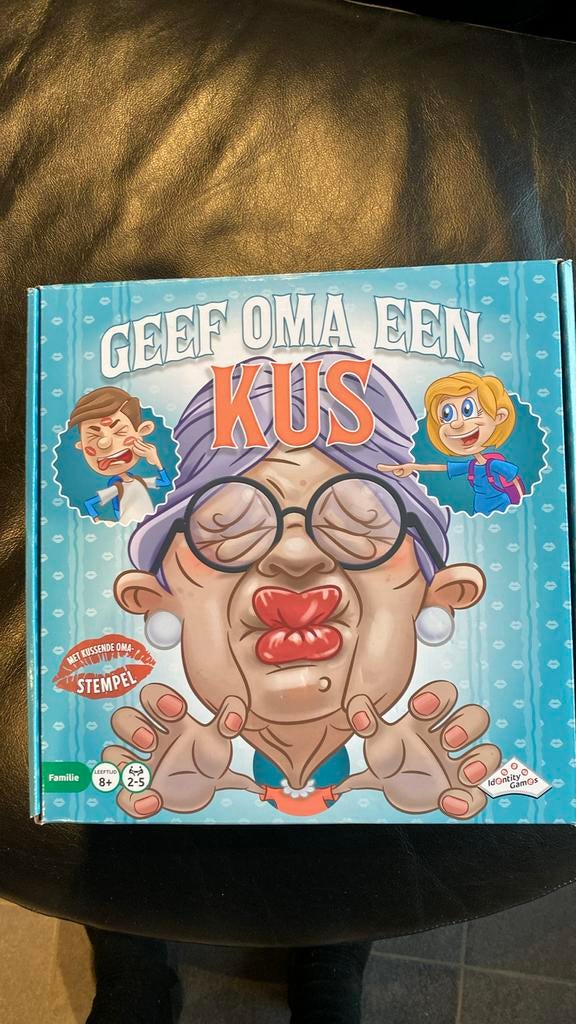 Geef oma een kus gezelschapsspel, Ophalen of Verzenden, Zo goed als nieuw