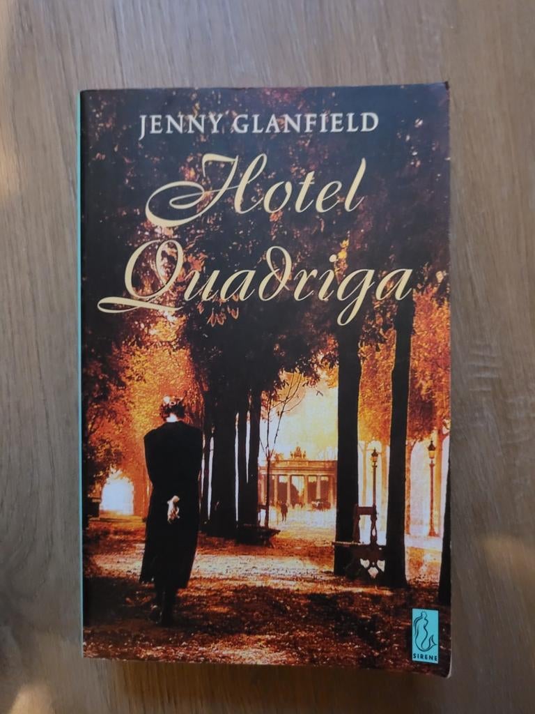 J. Glanfield - Hotel Quadriga, Ophalen of Verzenden, Zo goed als nieuw, J. Glanfield