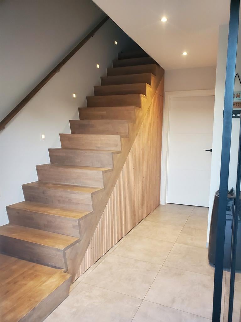 SCHRIJNWERKEN EN INTERIEUR