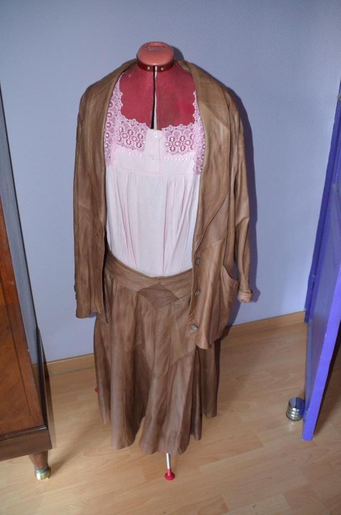 Lamsleren deux pièces vest en rok, Kleding | Dames, Kostuum of Pak, Bruin, Zo goed als nieuw, Ophalen