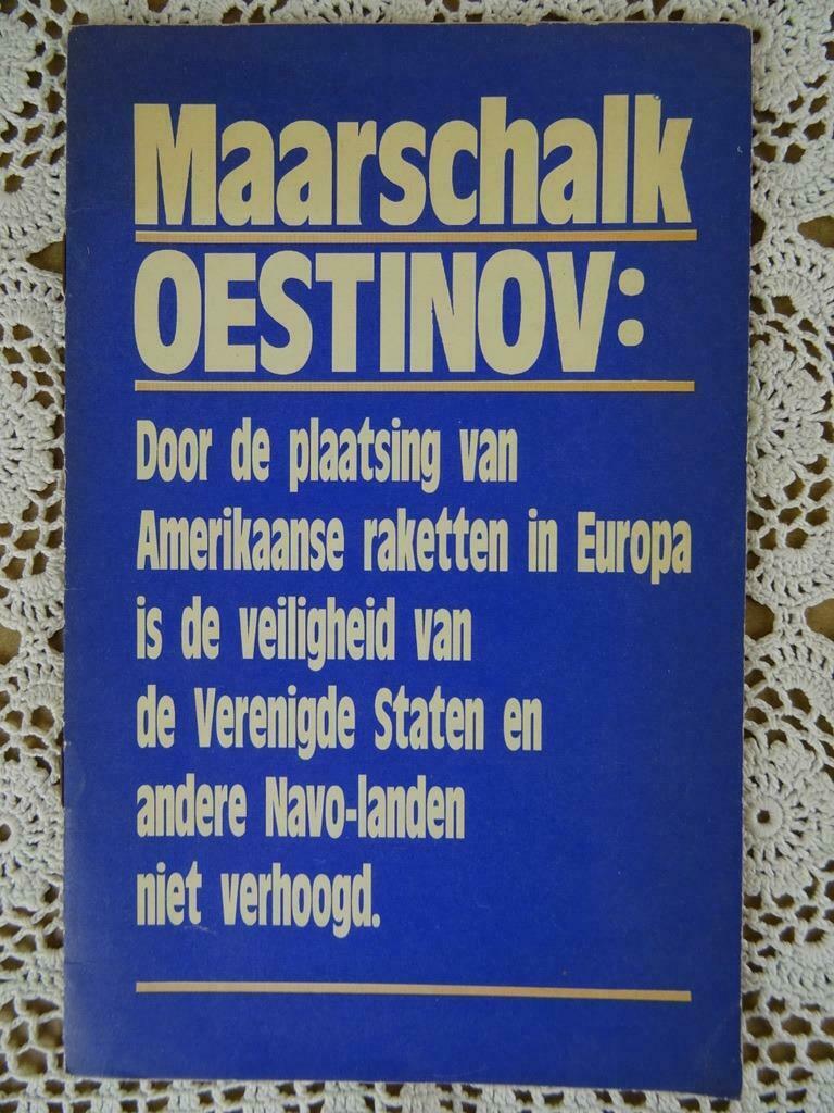 Livre de propagande livret livre Guerre Froide Russie 1984, Enlèvement ou Envoi, 1945 à nos jours, Maarschalk Oestinov, Utilisé