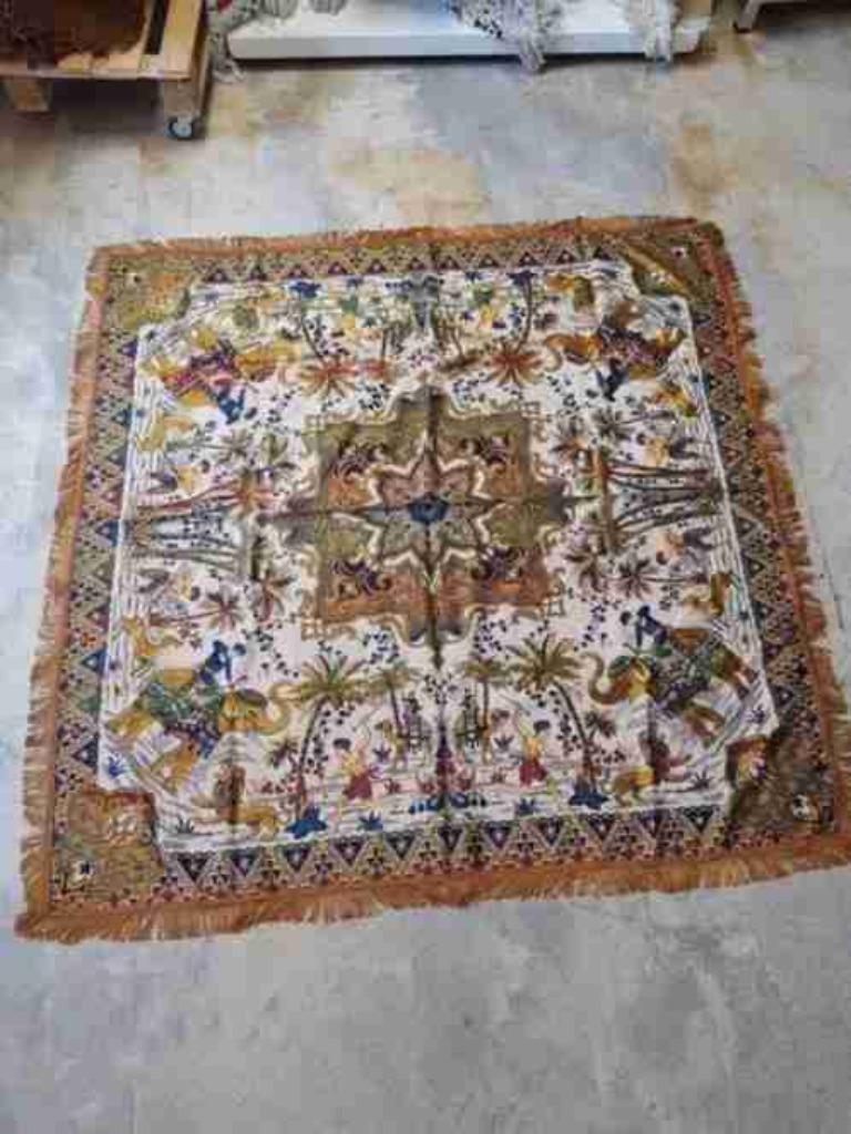 Nappe Boho dorée Inde scène de chasse éléphant lion, Antiquités & Art, Enlèvement ou Envoi