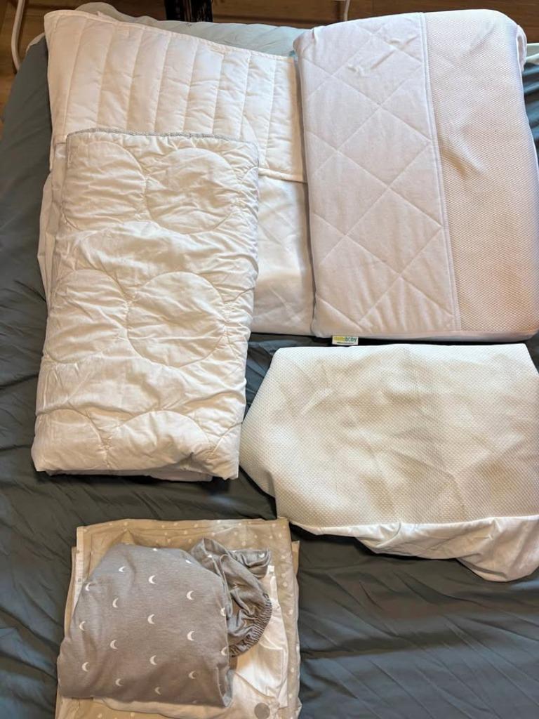 Ensemble complet literie bébé + matelas, Oreiller, Garçon ou Fille, Autres couleurs, Comme neuf