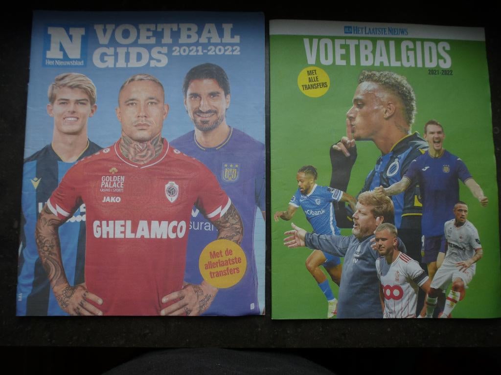 VOETBALGIDS 2021 - 2022  Het nieuwsblad / Het laatste nieuws, Ophalen of Verzenden, Zo goed als nieuw, Overige typen