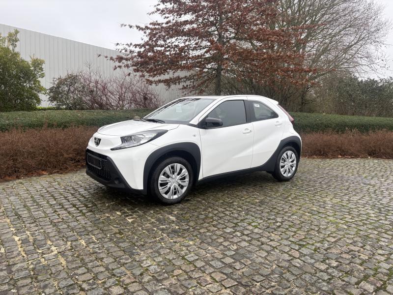 Toyota Aygo X play, Automaat, Emergency brake assist, 72 pk, Wit