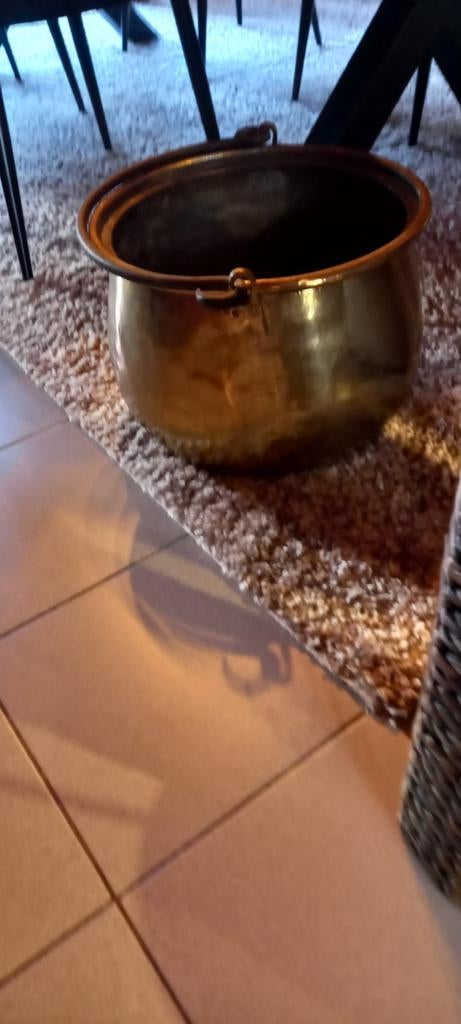 Grote koperen ketel met handvat, Ophalen