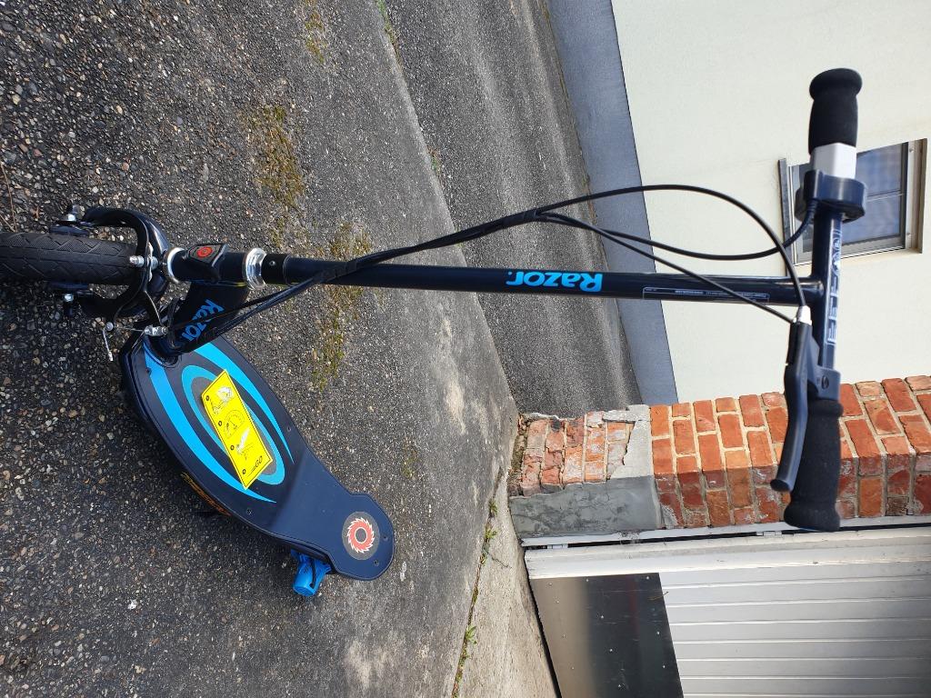 Kinderstep, Fietsen en Brommers, Steps, Zo goed als nieuw, Elektrische step (E-scooter), Ophalen