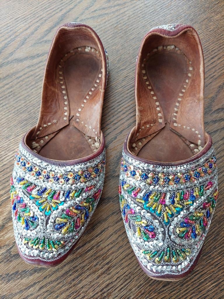 Glitterschoenen uit India maat 40, Kleding | Dames, Schoenen met lage hakken, Overige kleuren, Ophalen of Verzenden, Gedragen