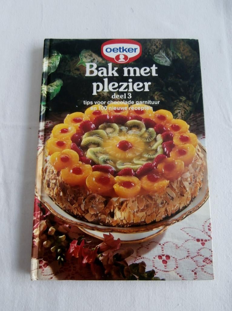 Kookboek " Bak met Plezier OETKER " deel 1 1981, Gâteau, Tarte, Pâtisserie et Desserts, Enlèvement ou Envoi, Oetker, Comme neuf