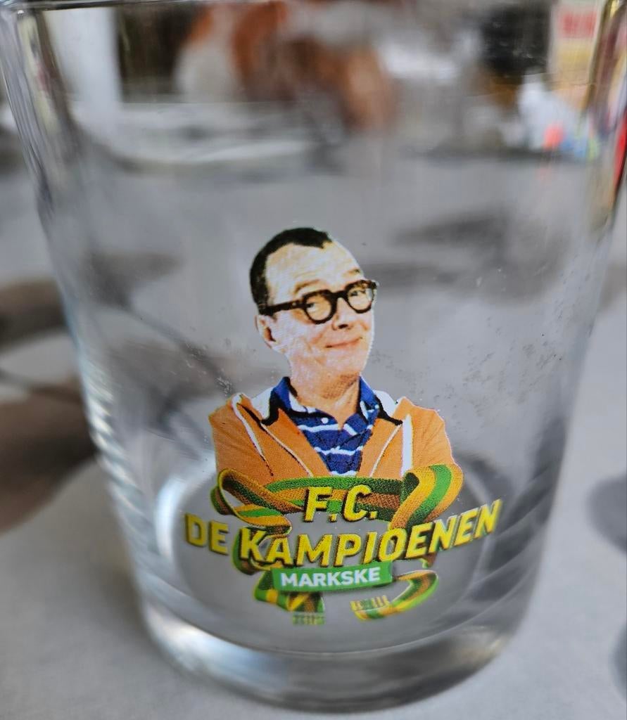 Glas FC De Kampioenen
Markske
Origineel glas uit, Verzamelen, Glas en Drinkglazen, Ophalen of Verzenden, Zo goed als nieuw