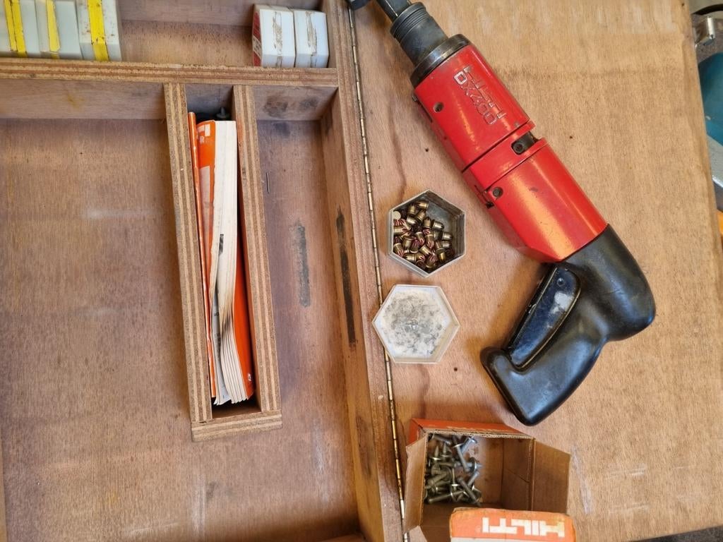 Hilti Beton en poutrelle schieter .DX 400, Ophalen, Gebruikt