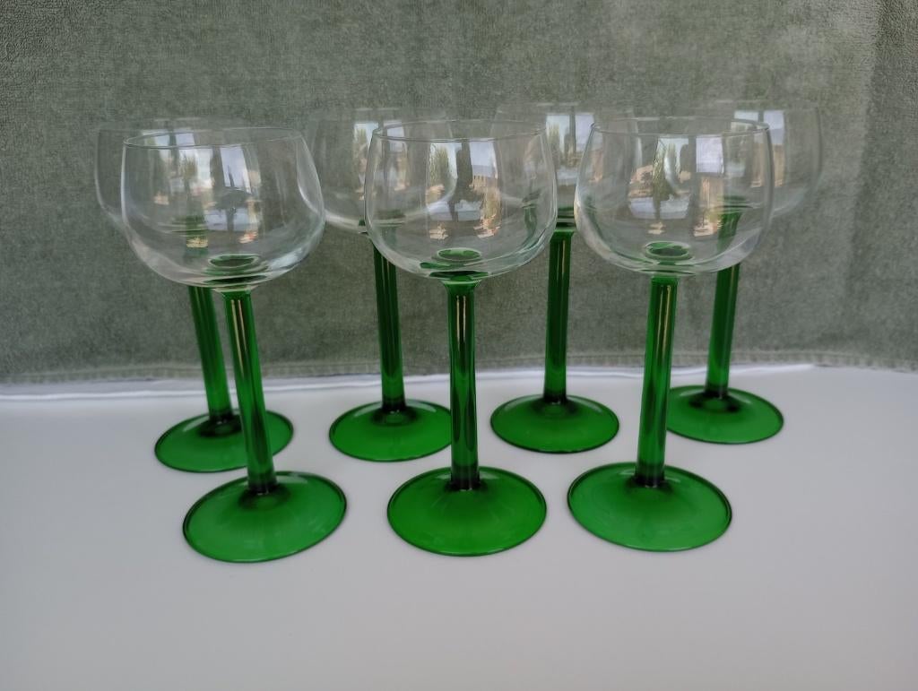 7x verres vintage sur une base verte, Enlèvement ou Envoi, Maison et Meubles