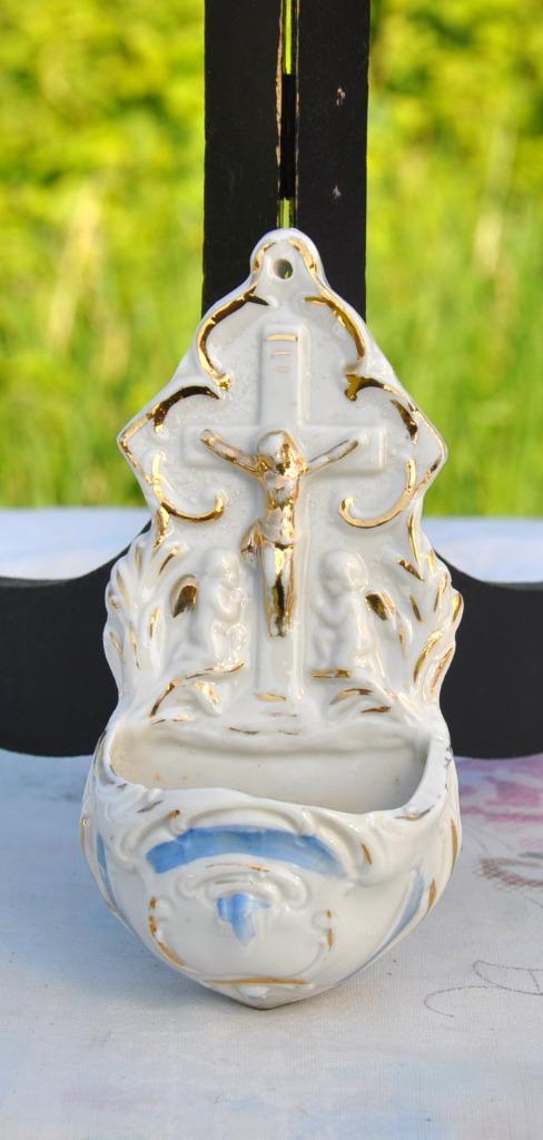 petit benitier en porcelaine crucifix et ange (13x6), Antiquités & Art, Enlèvement ou Envoi
