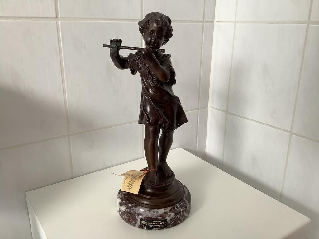 Bronzen beeld van meisje met fluit. L’arbre d,or brons., Antiek en Kunst, Ophalen of Verzenden