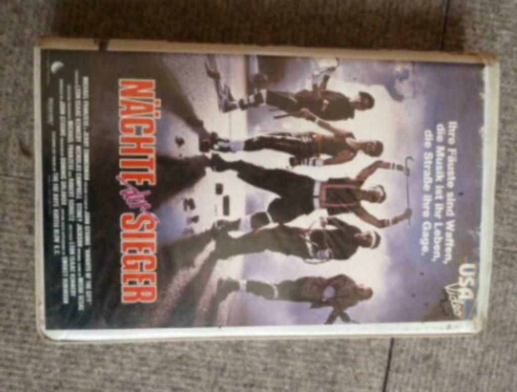 VHS video cassette NÄCHTE DER SIEGER ihre fäuste sind ...., Tous les âges, Enlèvement ou Envoi, Autres genres
