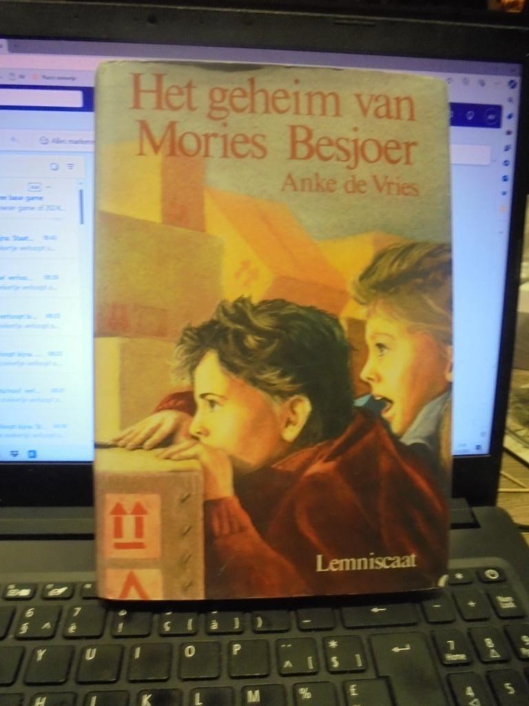 Het geheim van Mories Besjoer, Boeken, Ophalen of Verzenden, Zo goed als nieuw