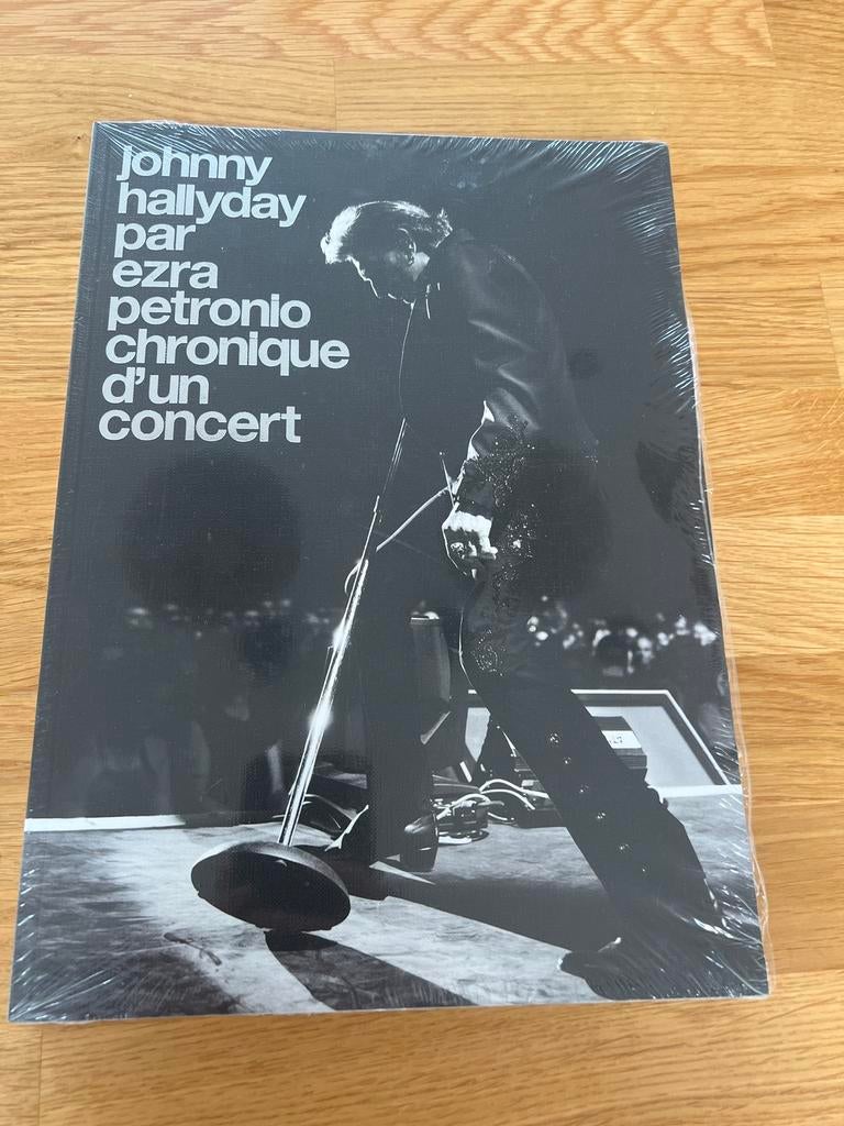 Livre Johnny Hallyday « Chronique d’un concert » neuf, Livres, Neuf, Autres sujets/thèmes, Ezra Petronio