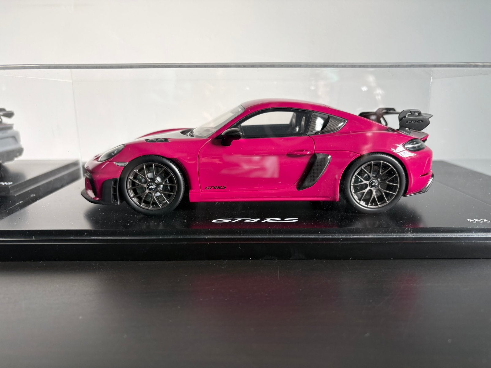 Porsche 718GT4  RS 1/18 Spark, Enlèvement, Comme neuf
