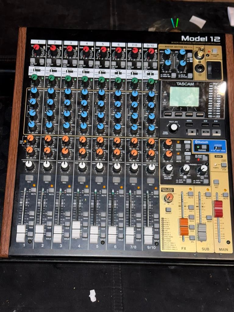 Tascam Model 12/ 10-kanaal mixer + podcast functions., Enlèvement ou Envoi, Comme neuf, 5 à 10 canaux, Entrée micro