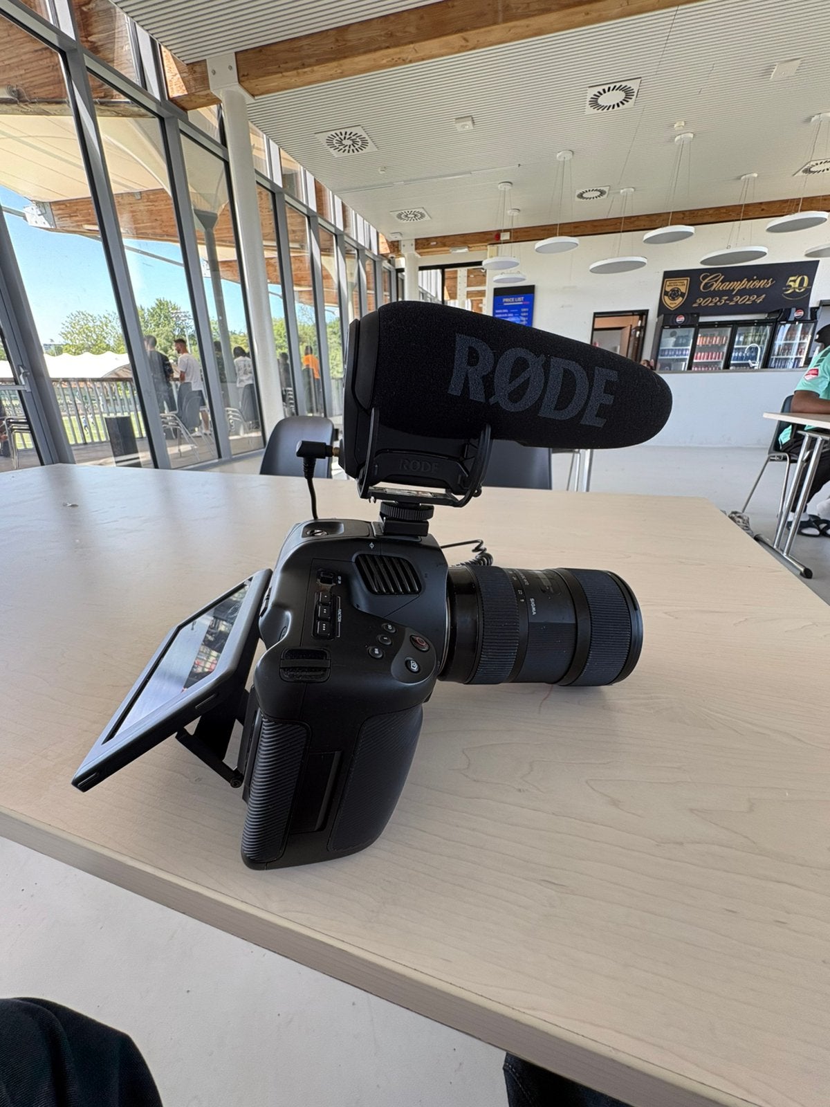 📌Blackmagic Pocket Cinema 6K Pro + Sigma 18-35mm f/1.8, Audio, Tv en Foto, Professionele apparaten, Ophalen, Zo goed als nieuw