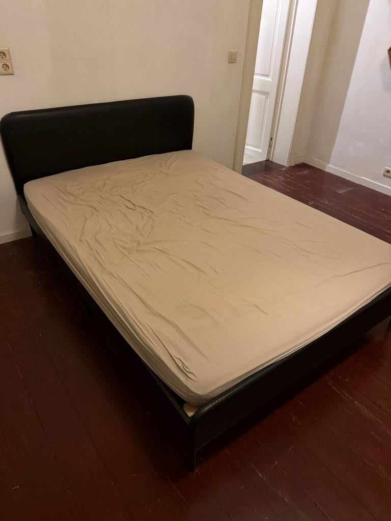Lit + matelas, Enlèvement, Deux personnes, Noir, 140 cm