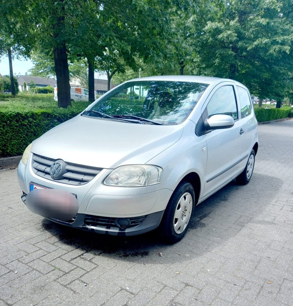 VW Fox dans la ville, Autos, Argent ou Gris, Achat, Boîte manuelle, Particulier