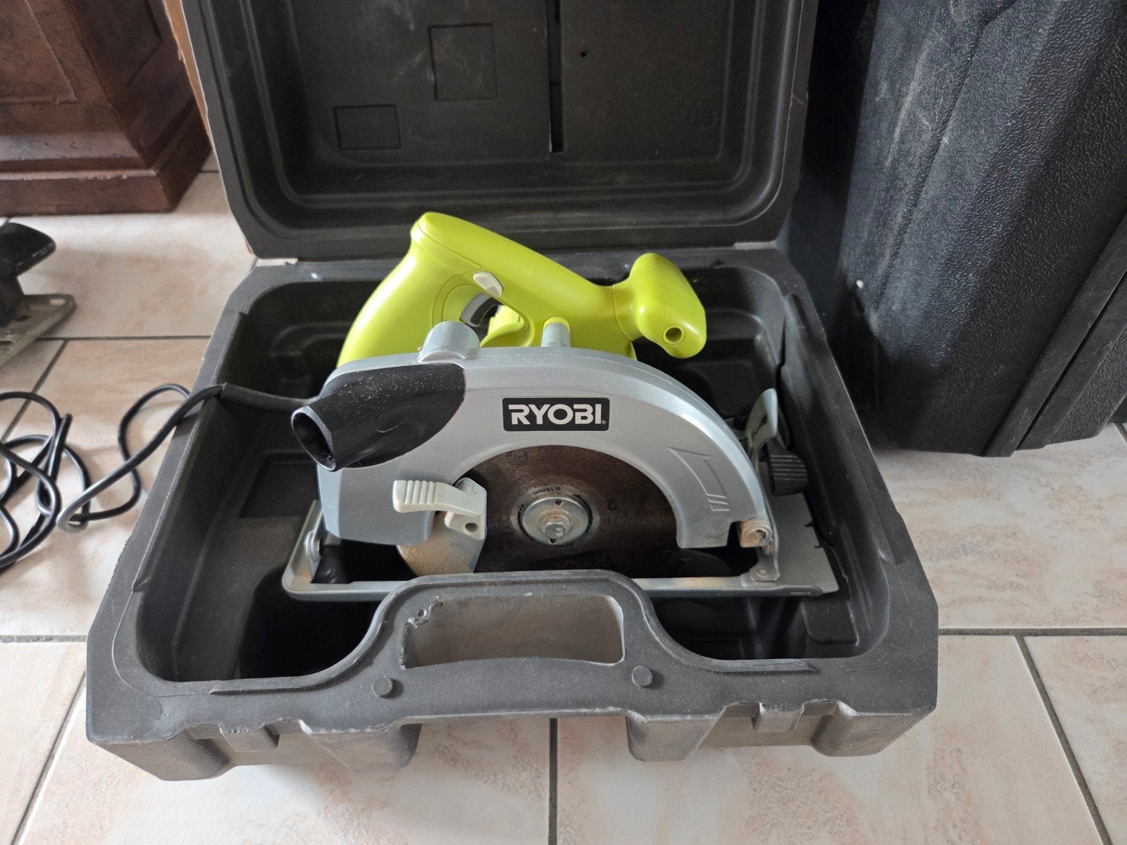 Scie à main RYOBI, Enlèvement