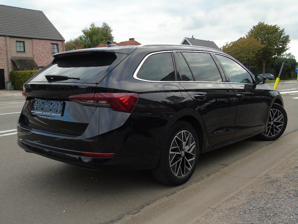 Skoda Octavia Sw 2.0TDI DSG**1e Eigen*Keyless Go*AUTOMAAT, Auto's, Skoda, 4 cilinders, Zwart, Bedrijf, 5 deurs