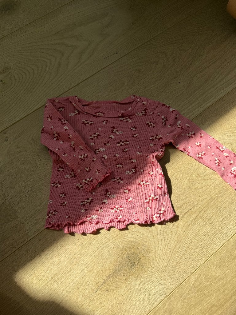 Blouse TQF rose à motifs fleurs, Enfants & Bébés, Vêtements de bébé | Taille 68, Neuf, TQF Collection, Enlèvement ou Envoi, Chemisette ou Manches longues