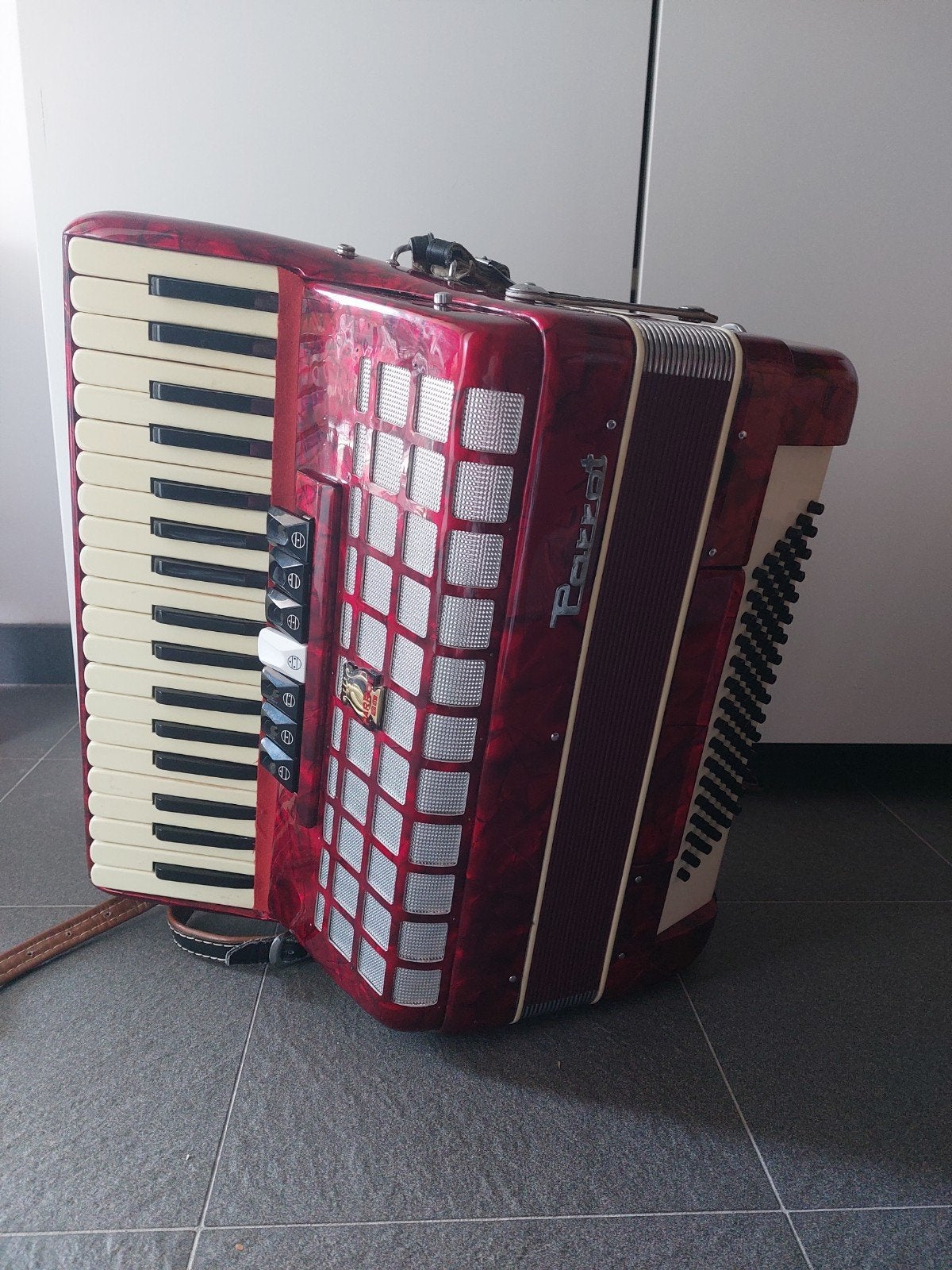 Accordeon 96 bass, Muziek en Instrumenten, Ophalen of Verzenden