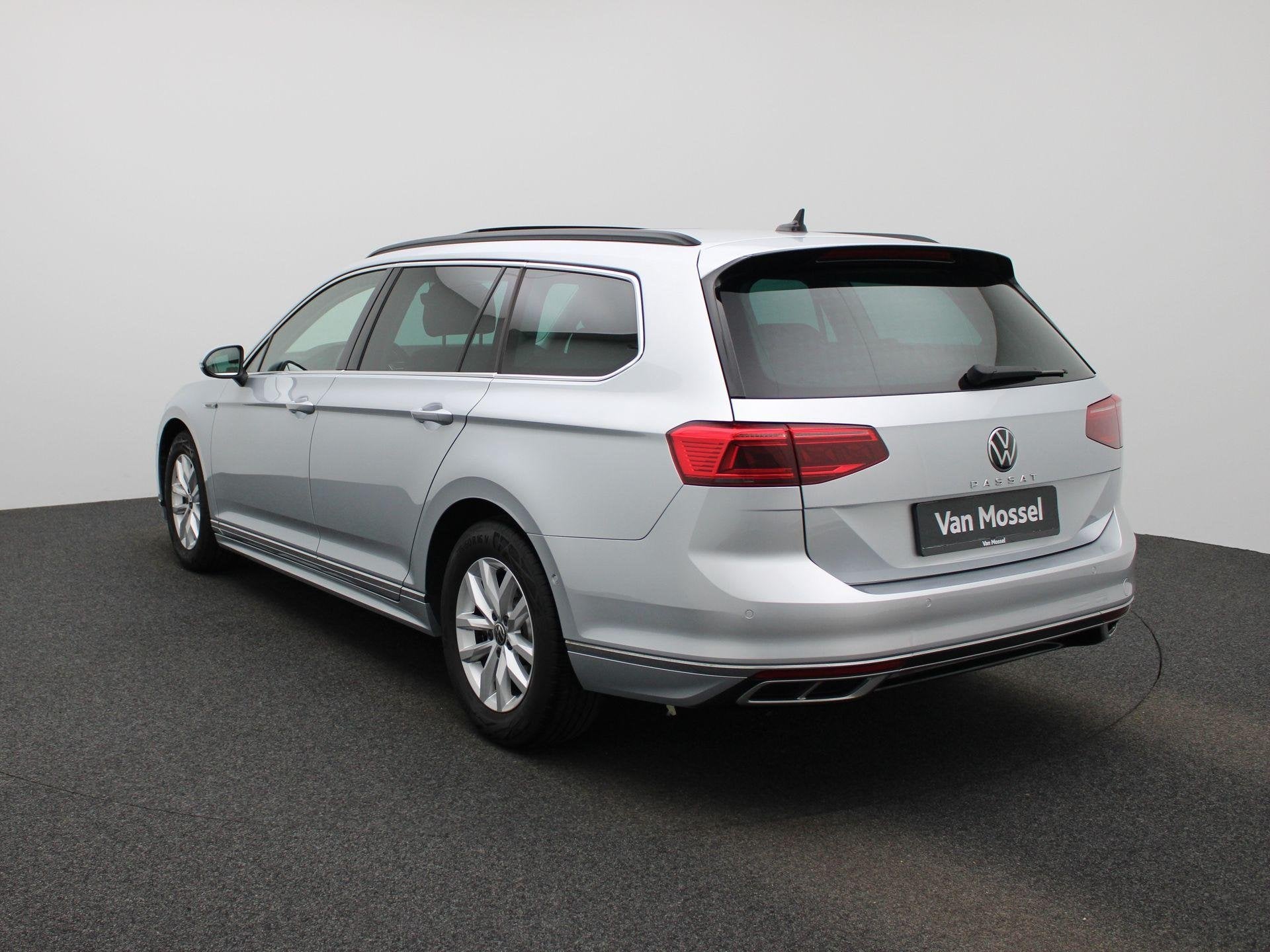Volkswagen Passat Variant 1.5 TSI OPF DSG7 R-LINE, 1479 kg, Argent ou Gris, 110 kW, Entreprise