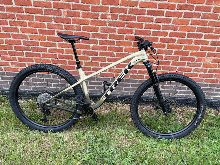 Trek Roscoe 9 2023 – Premium Hardtail, maat L, Fietsen en Brommers, Fietsen | Mountainbikes en ATB, Ophalen, Hardtail, Heren, Zo goed als nieuw