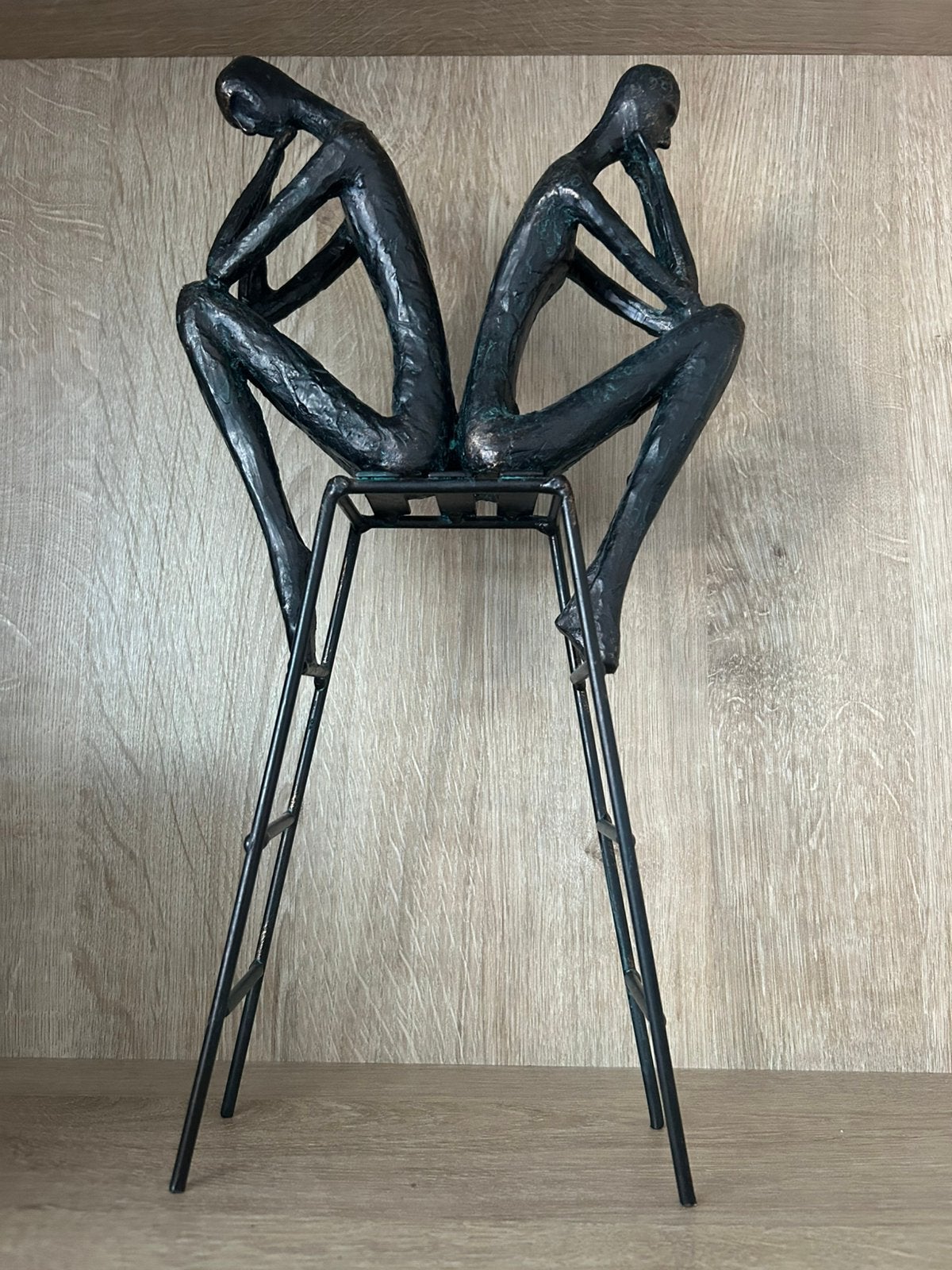 twee denkers op een ladder rug aan rug, Antiek en Kunst, Ophalen, 39 cm, Beeld, Overige materialen