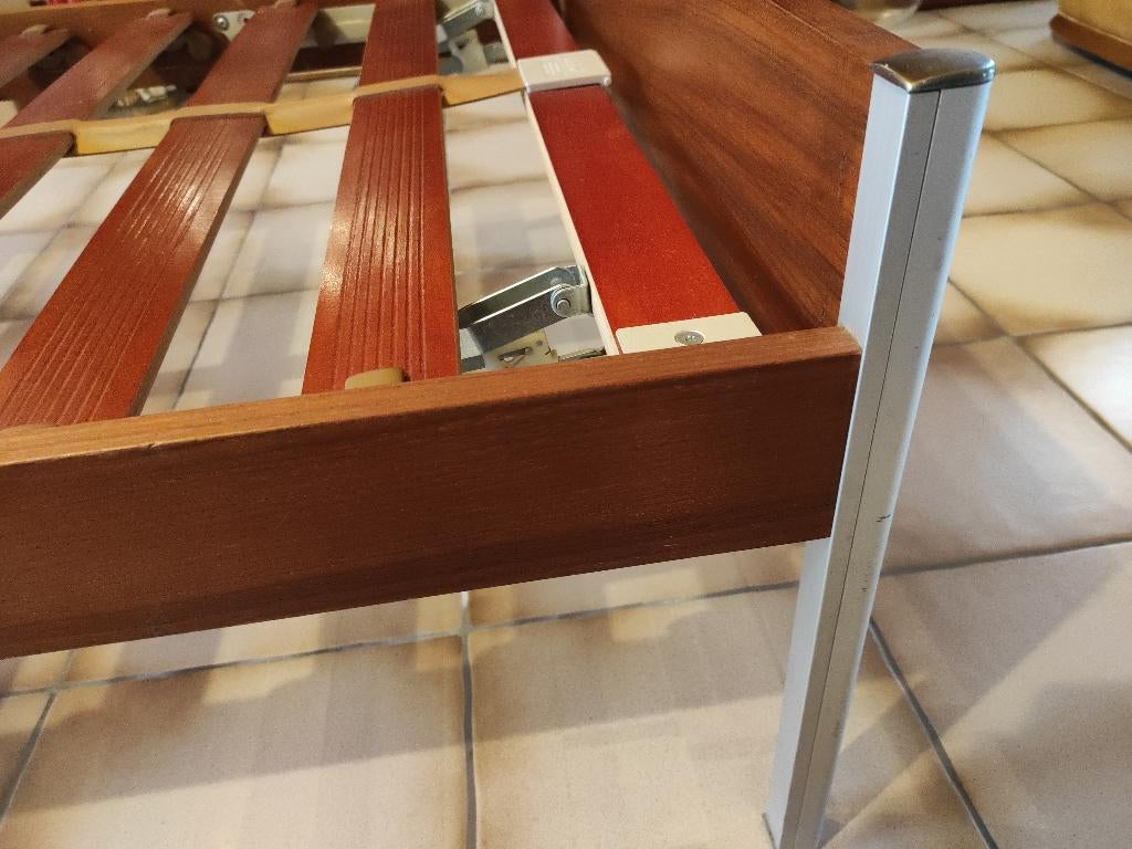 Bed 1 persoon in teak met verstelbare lattenbodem, Huis en Inrichting, Slaapkamer | Bedden, Gebruikt, Eenpersoons, 90 cm, 200 cm