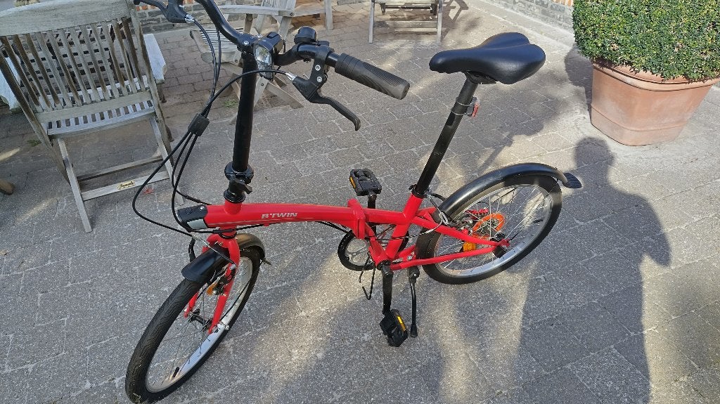 Plooifiets btwin tilt 120 rood, Fietsen en Brommers, 20 inch of meer, Velgrem, Versnellingen, Zo goed als nieuw
