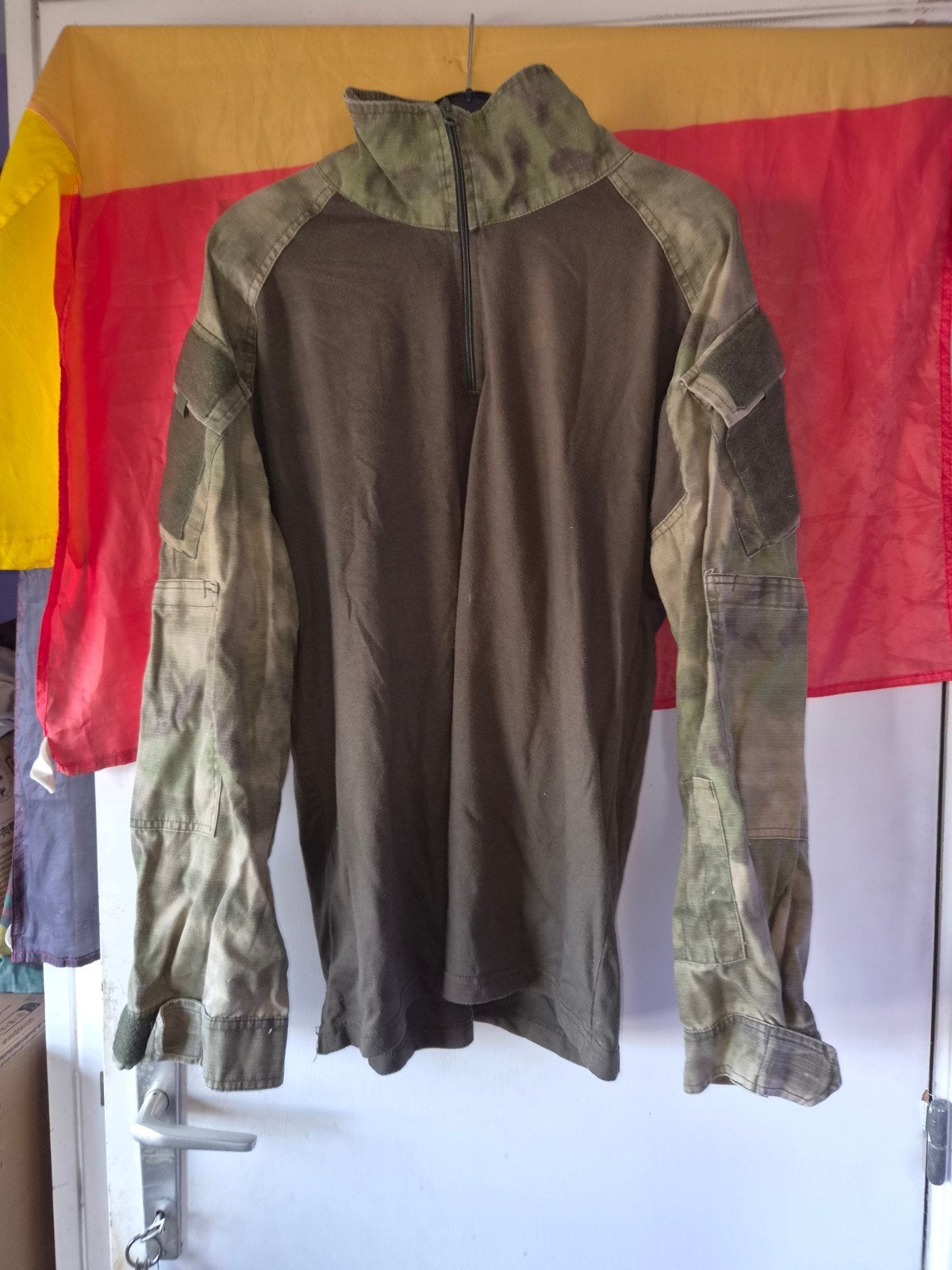 ensemble pantalon avec genouillere et haut tactic novritsch, Sports & Fitness, Enlèvement