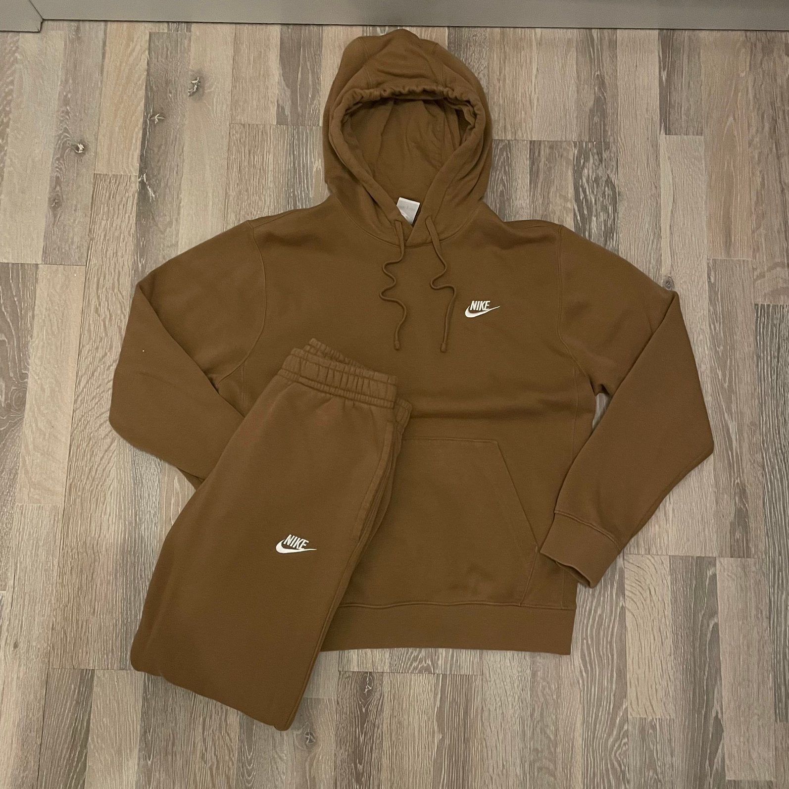 Bruine Nike trainingspack, Kleding | Heren, Heren-kledingpakketten, Ophalen, Nieuw, Maat 46 (S) of kleiner