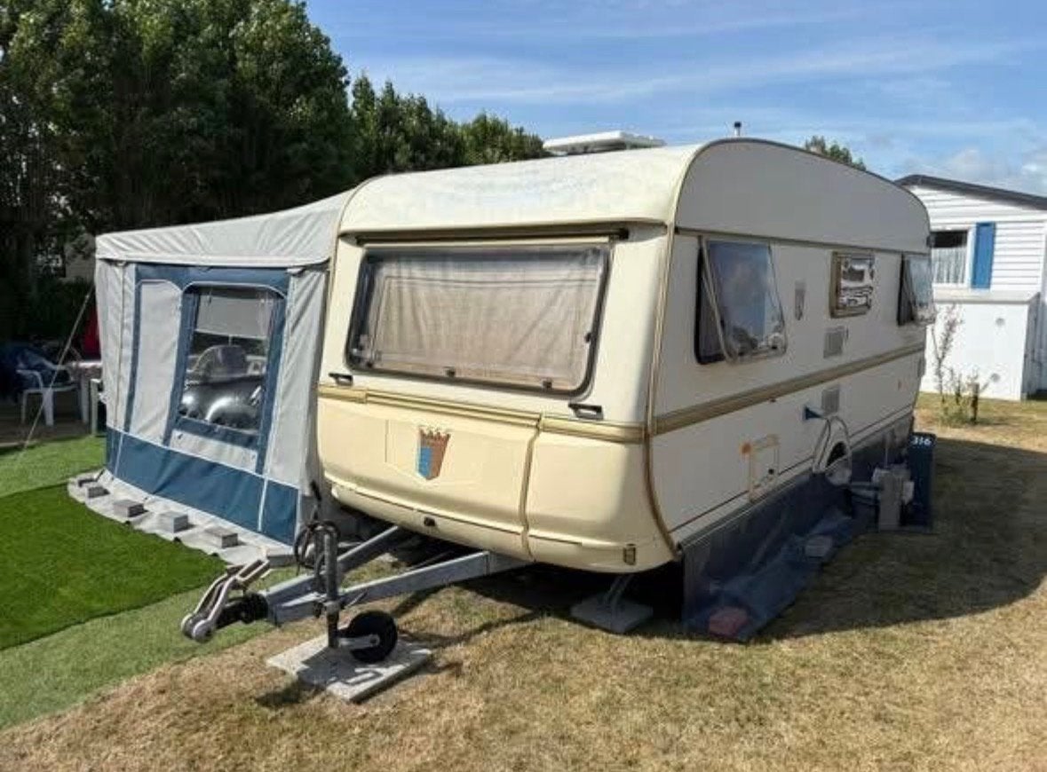 Tabbert Comtesse 515 bj 1996 met een Goldcamp admiral 275, Particulier